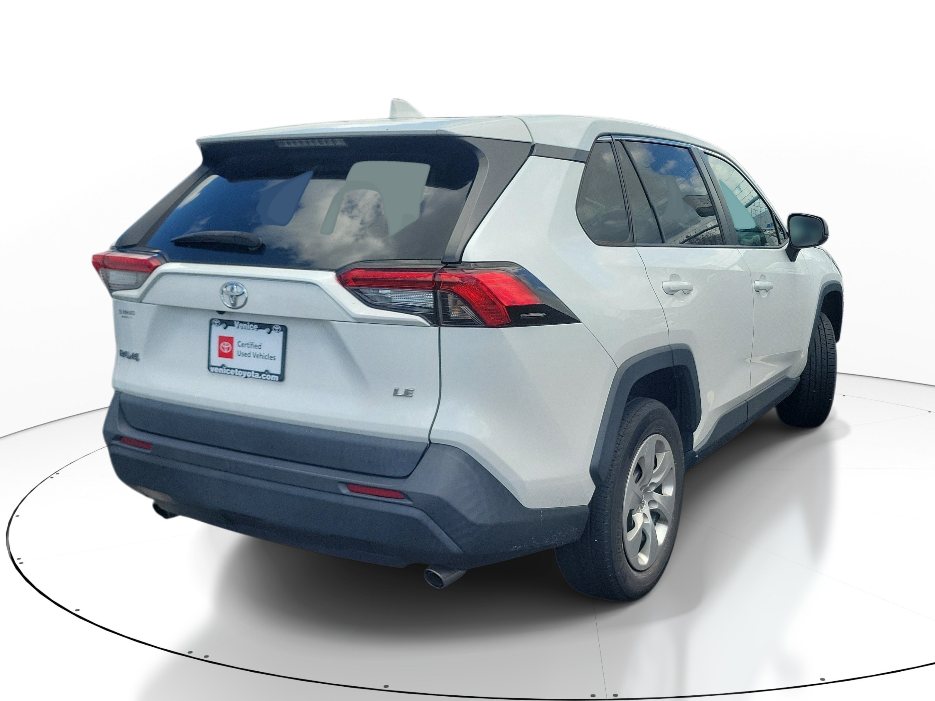 Used 2022 White Toyota LE image 6