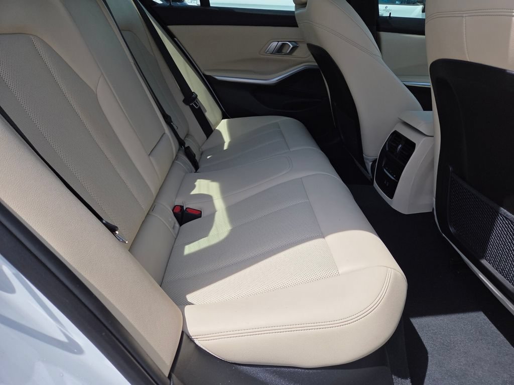 2023 BMW 3 Series 330e - Photo 18