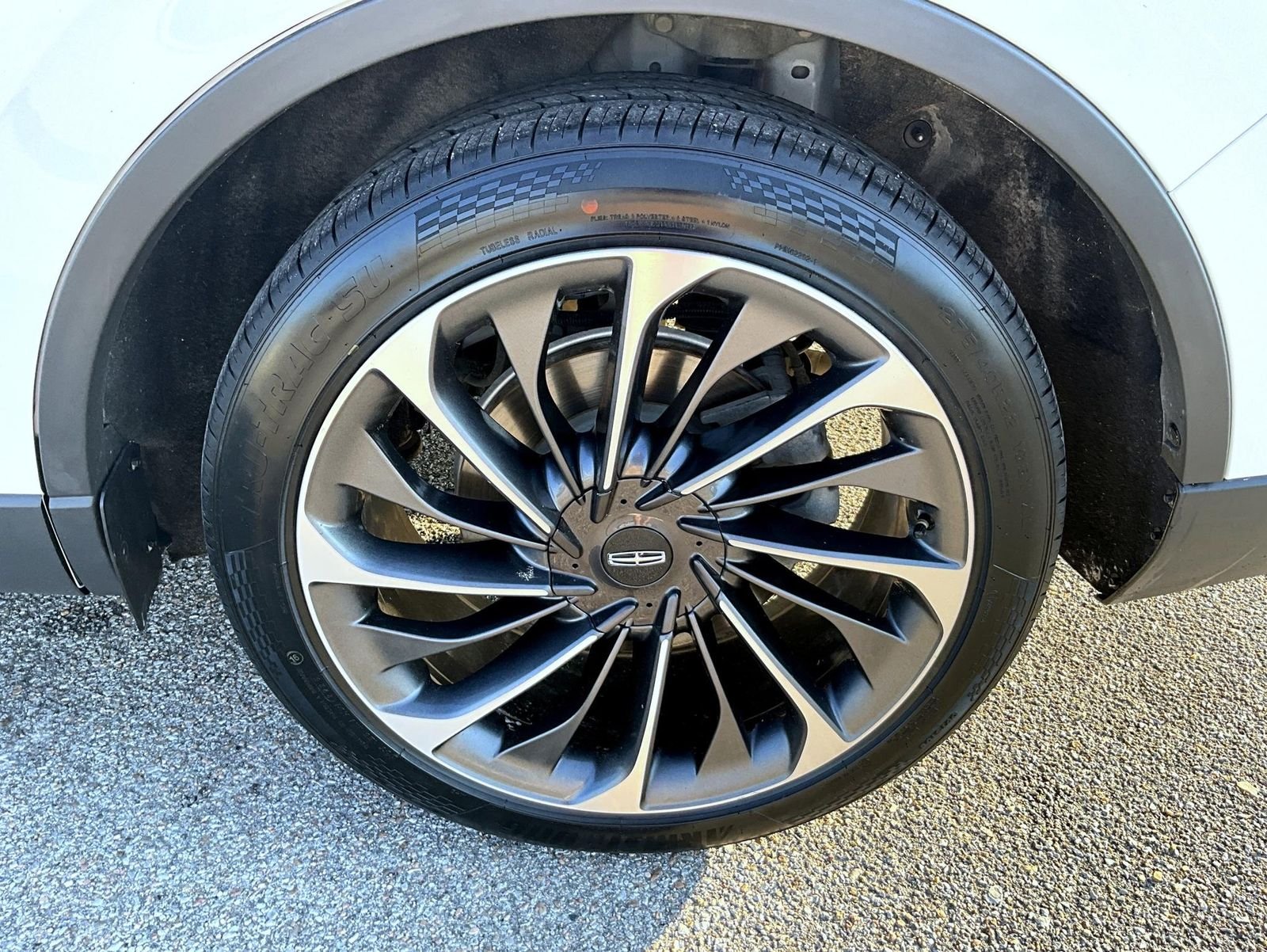 Used 2023 White Lincoln Reserve image 26