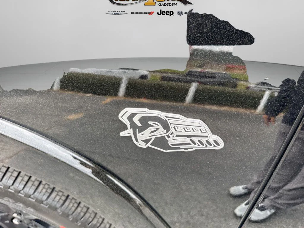 New 2026 Diamond Black Crystal Pearl-Coat Exterior Paint RAM Laramie image 31