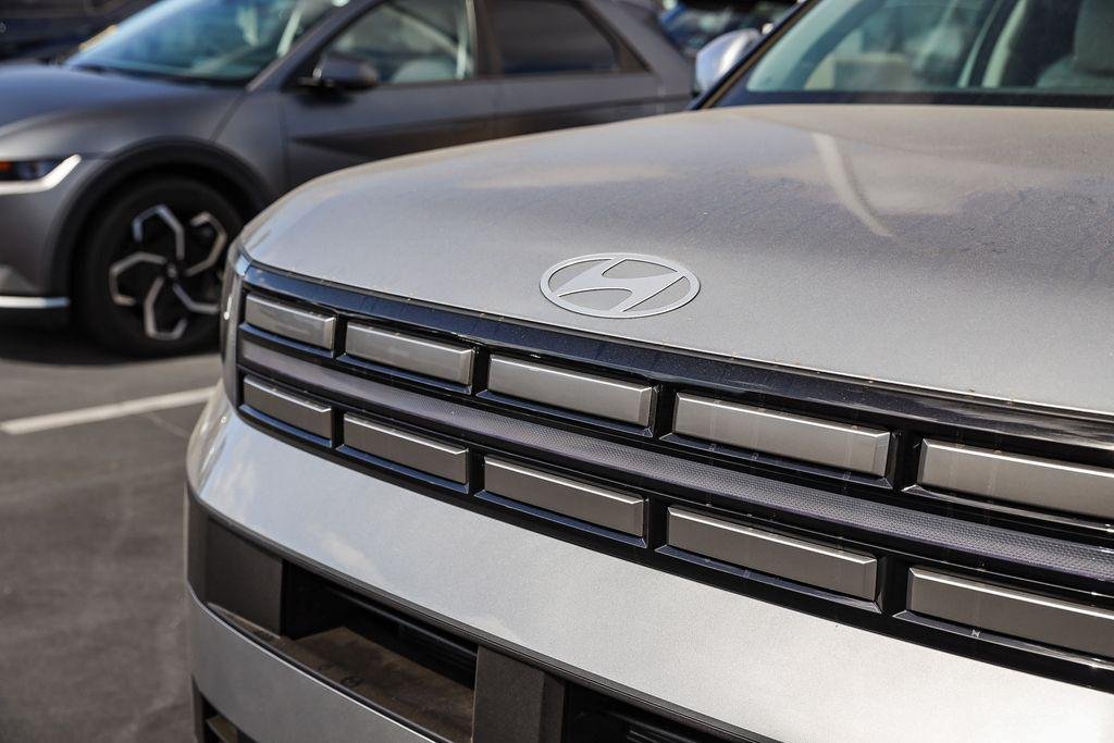 New 2026 Shimmering Silver Hyundai SEL image 11
