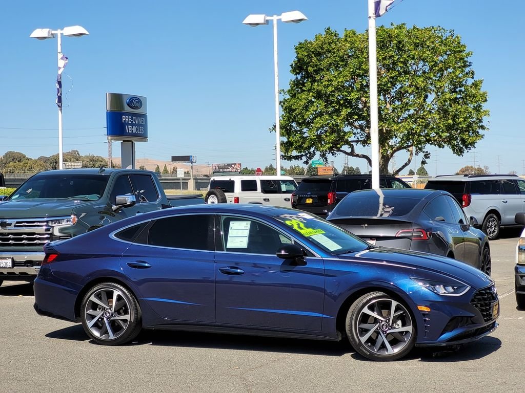 Used 2022 Blue Hyundai SEL Plus image 3