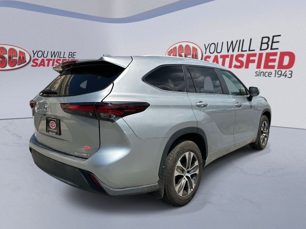 Used 2024 Silver Toyota XLE image 3