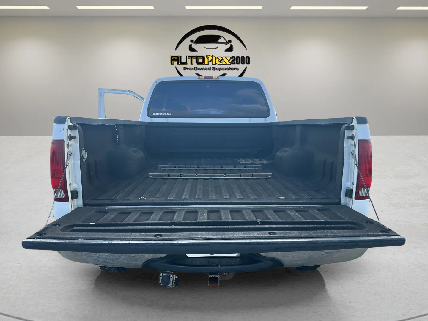 Used 2004 White Ford Lariat image 19