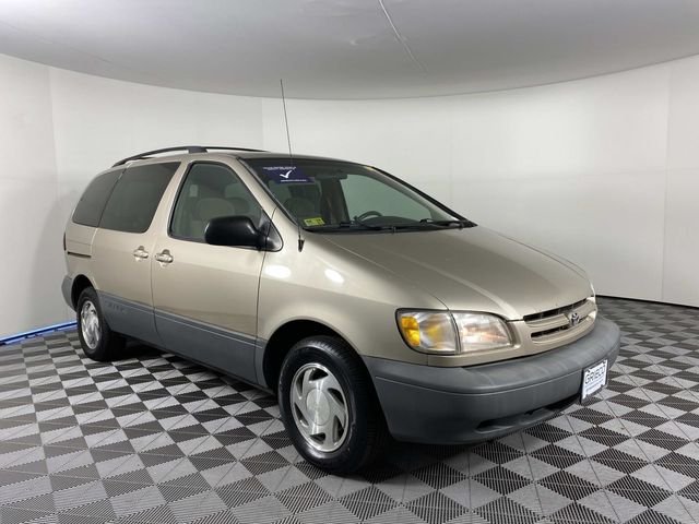 2000 Toyota Sienna's photo