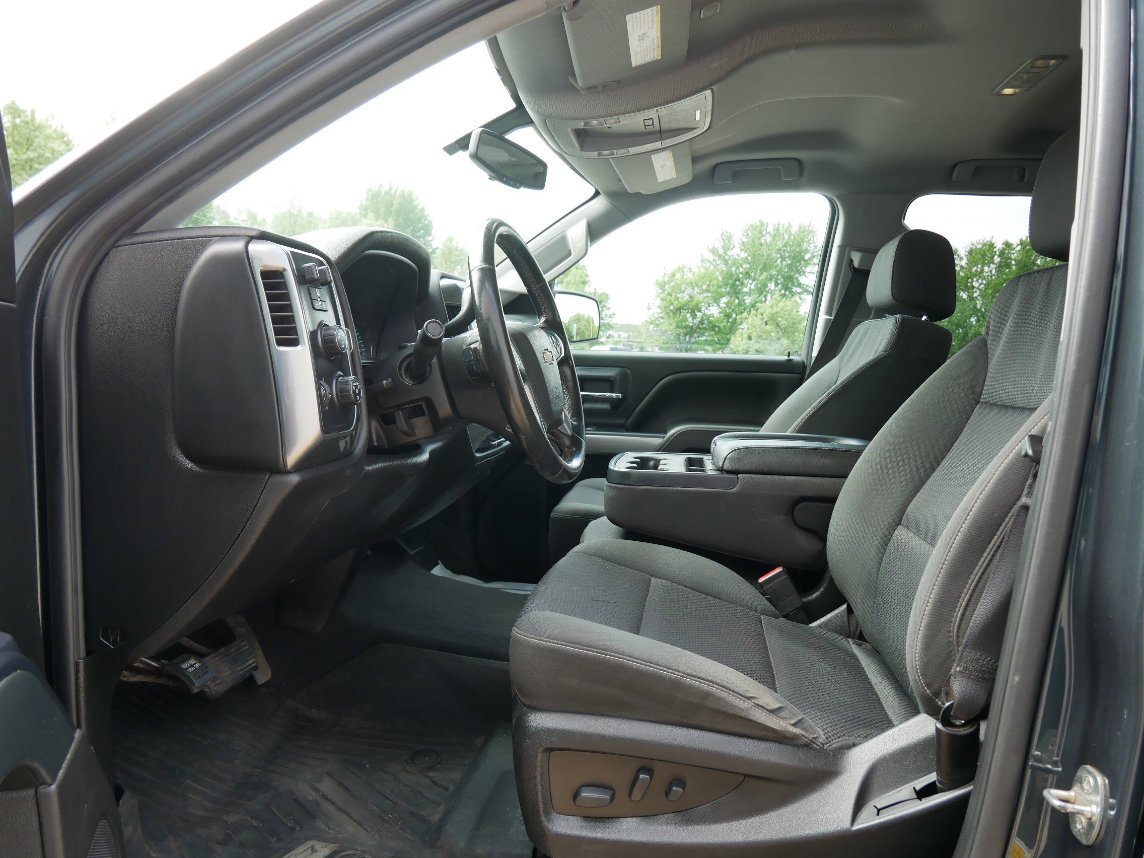 Used 2019 Graphite Metallic Chevrolet LT image 10