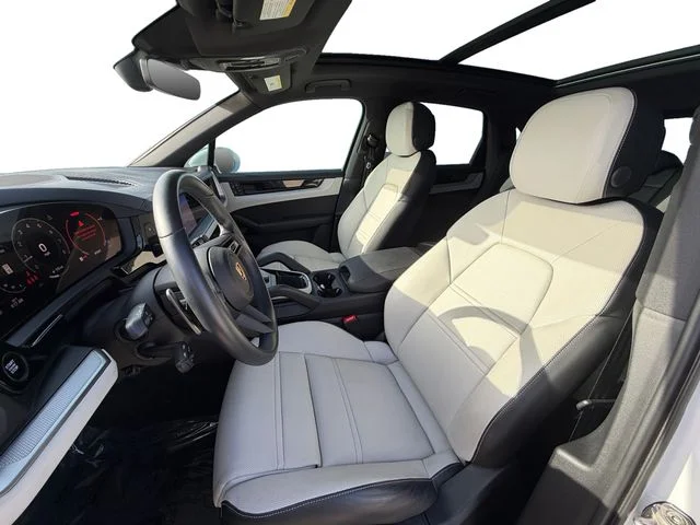 Used 2024  Porsche S image 10