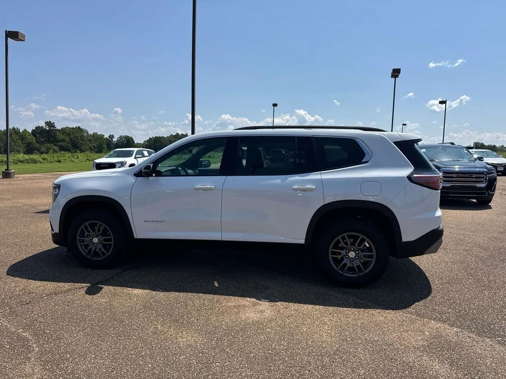 Used 2025 White GMC Elevation image 5
