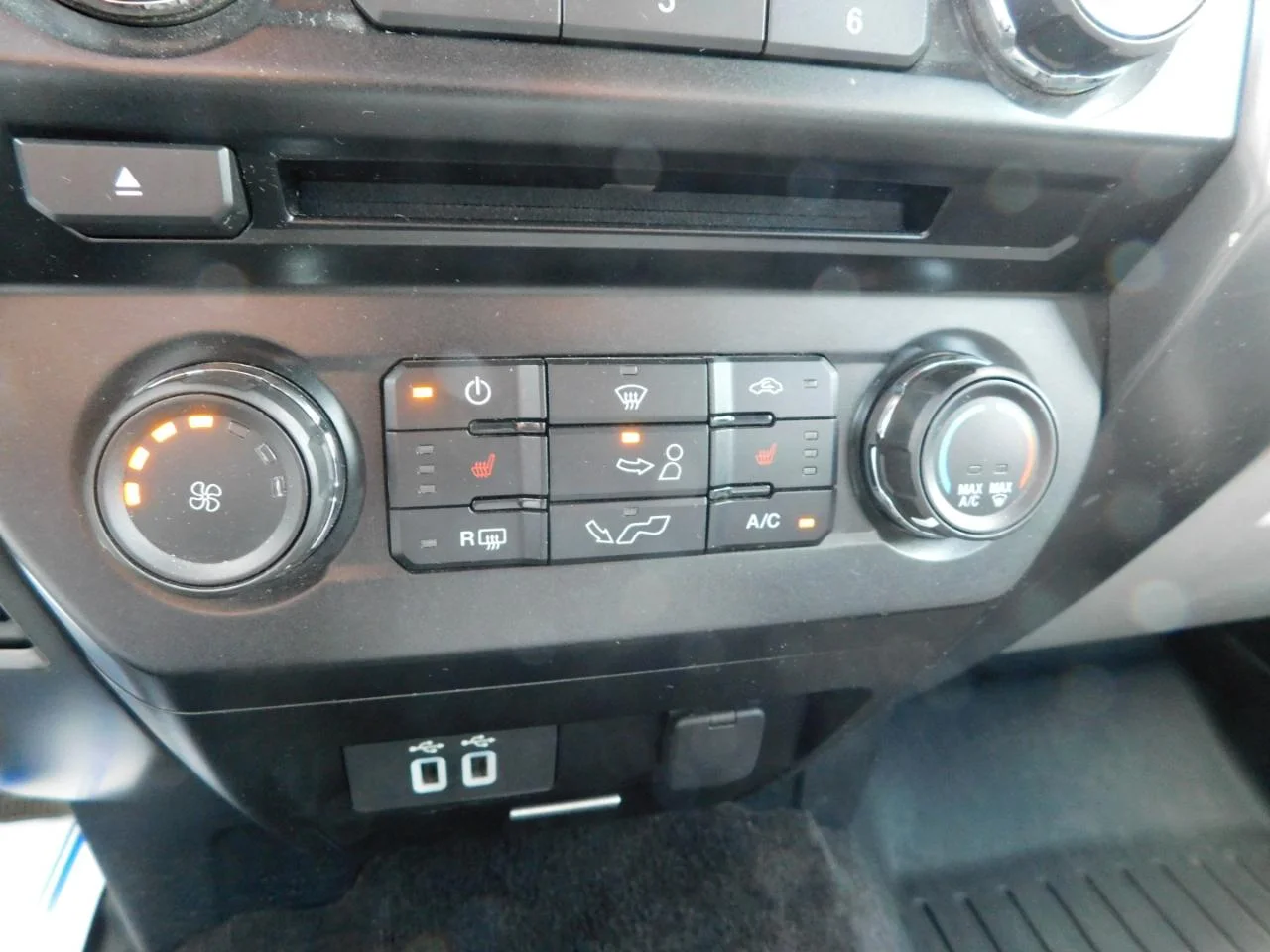 Used 2016 Magnetic Ford 4WD SuperCab 145 in XLT image 38