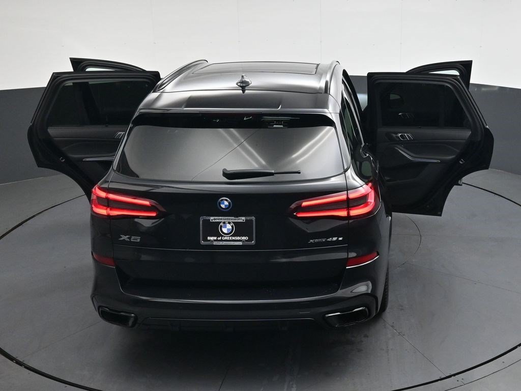 Used 2022 Black Sapphire Metallic BMW xDrive45e image 40