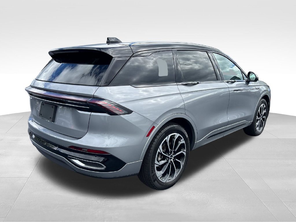 Used 2025 Gray Lincoln Reserve image 5