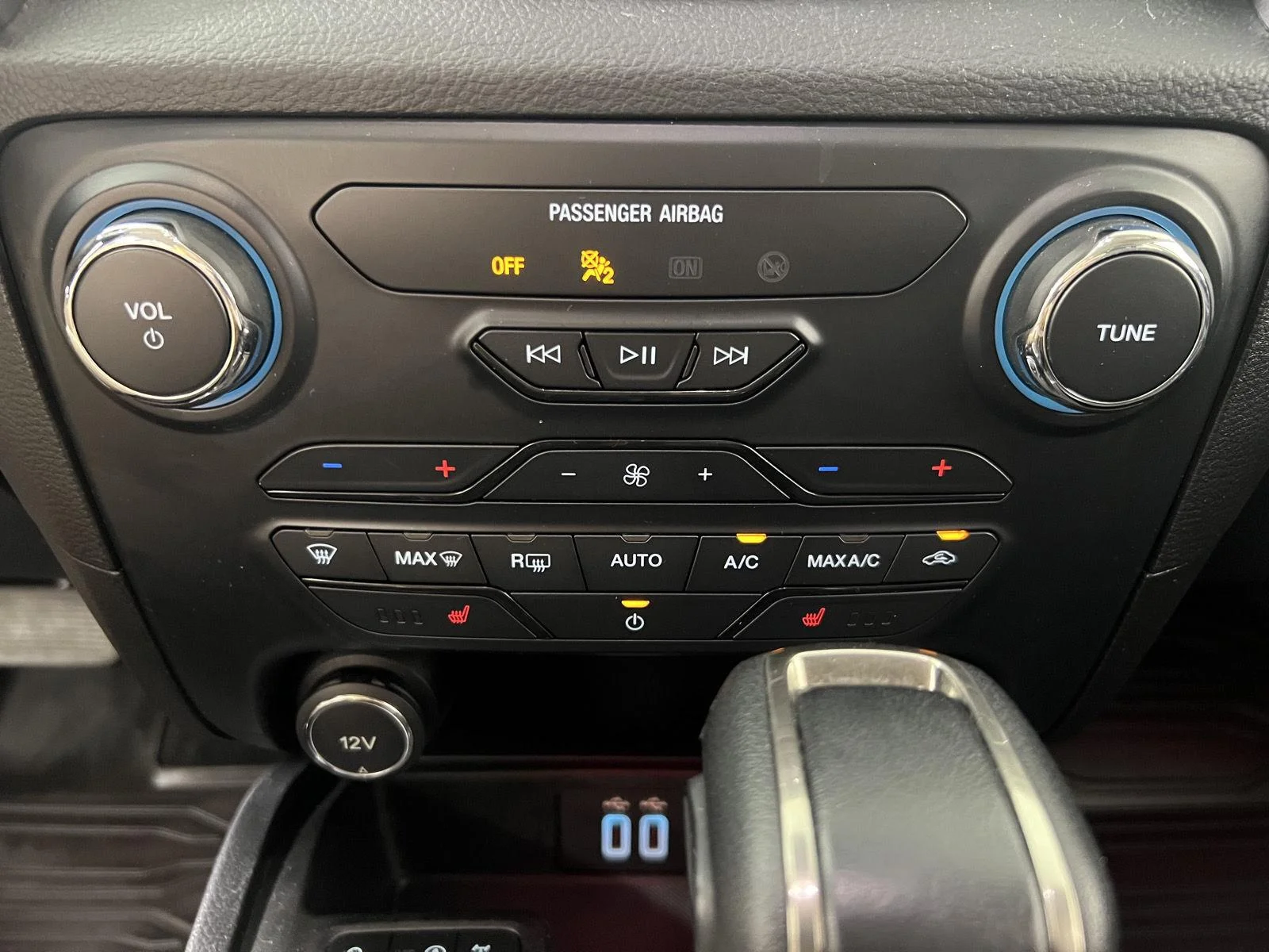 Used 2020 Shadow Black Ford LARIAT image 18
