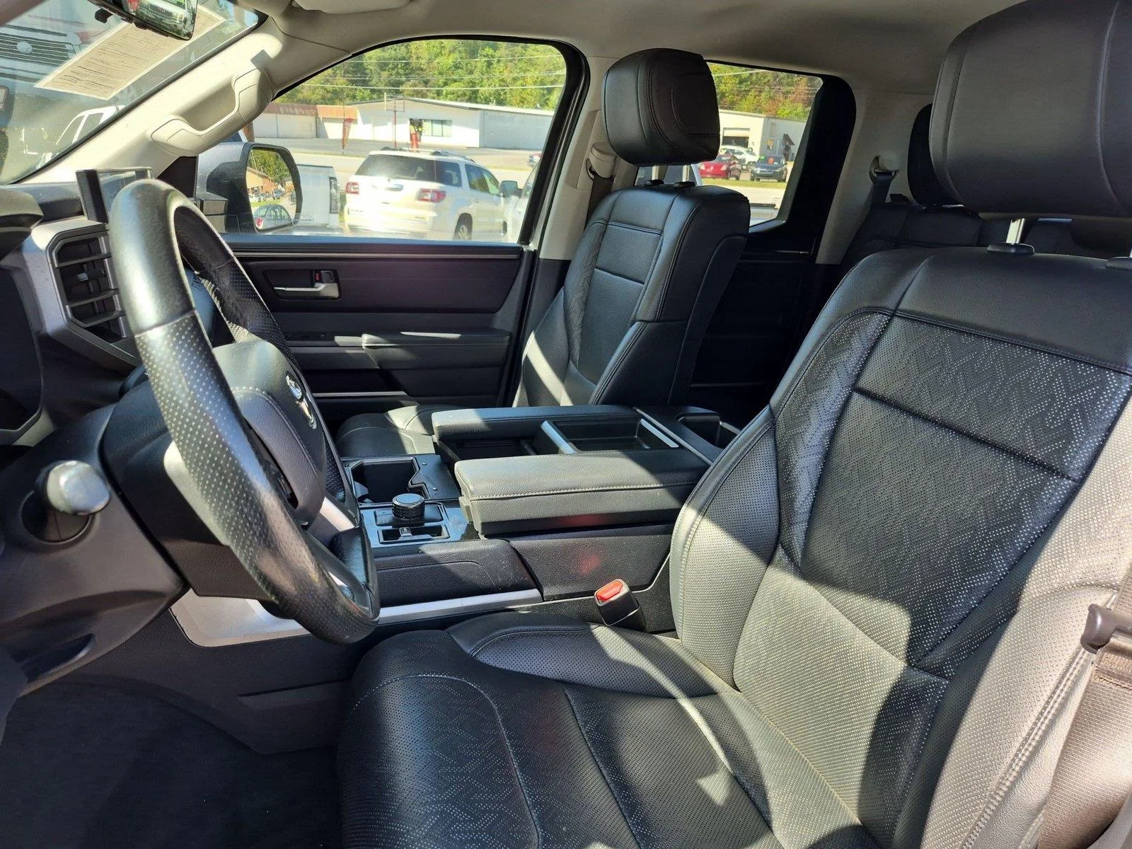 Used 2022  Toyota SR5 image 17