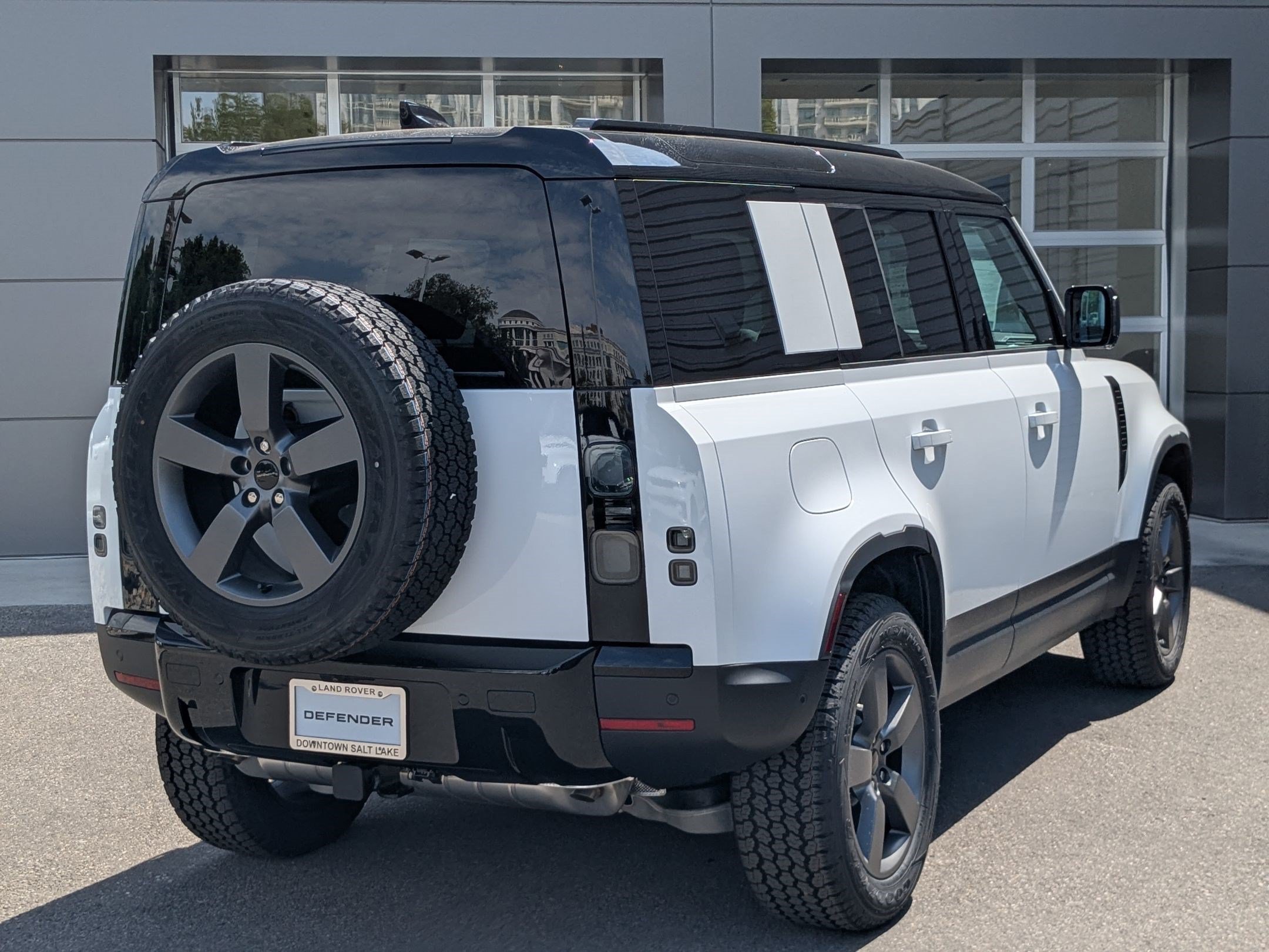New 2026 Fuji White Land Rover P300 S image 5
