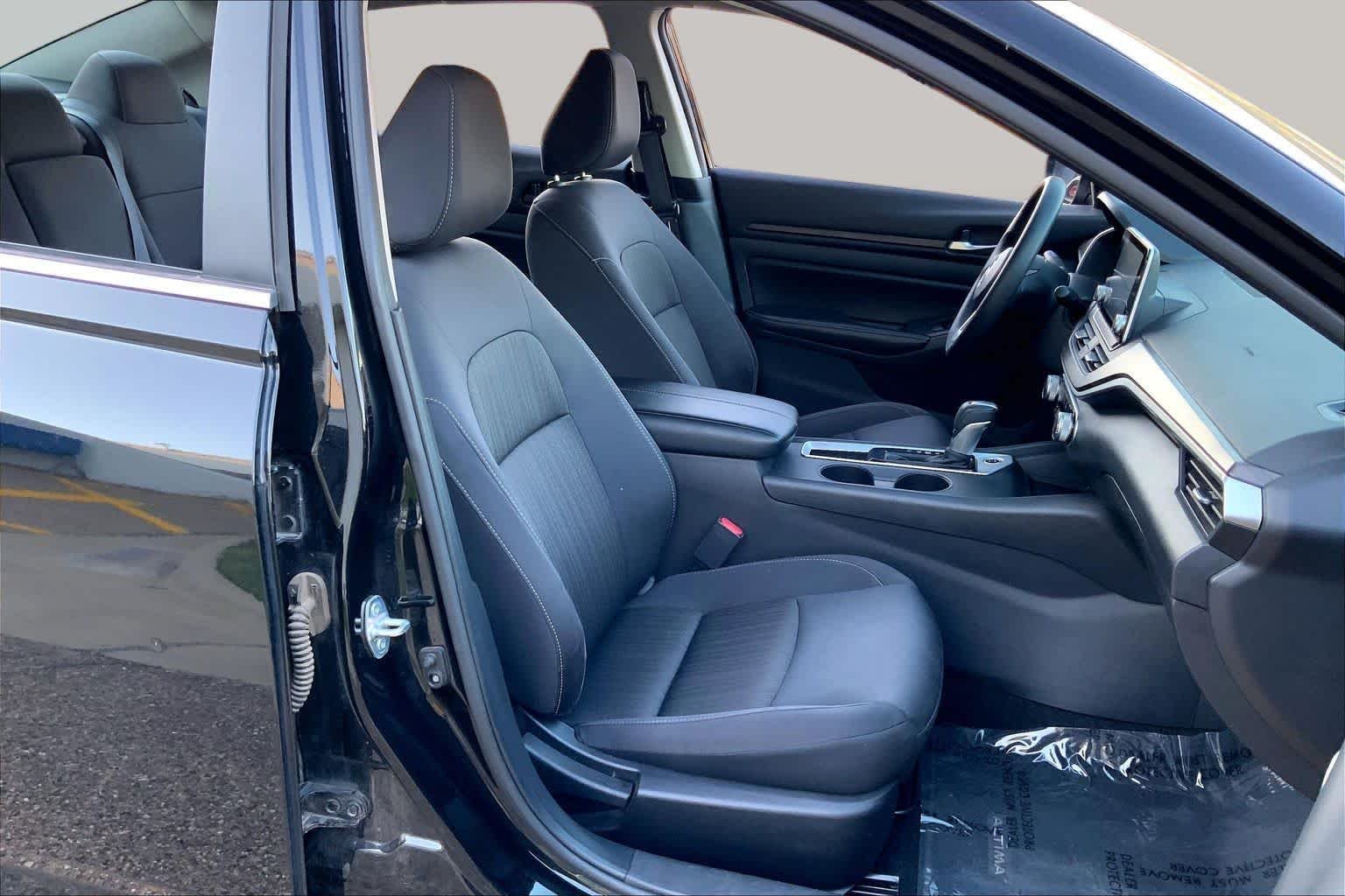 Used 2025 Super Black Nissan SV image 8
