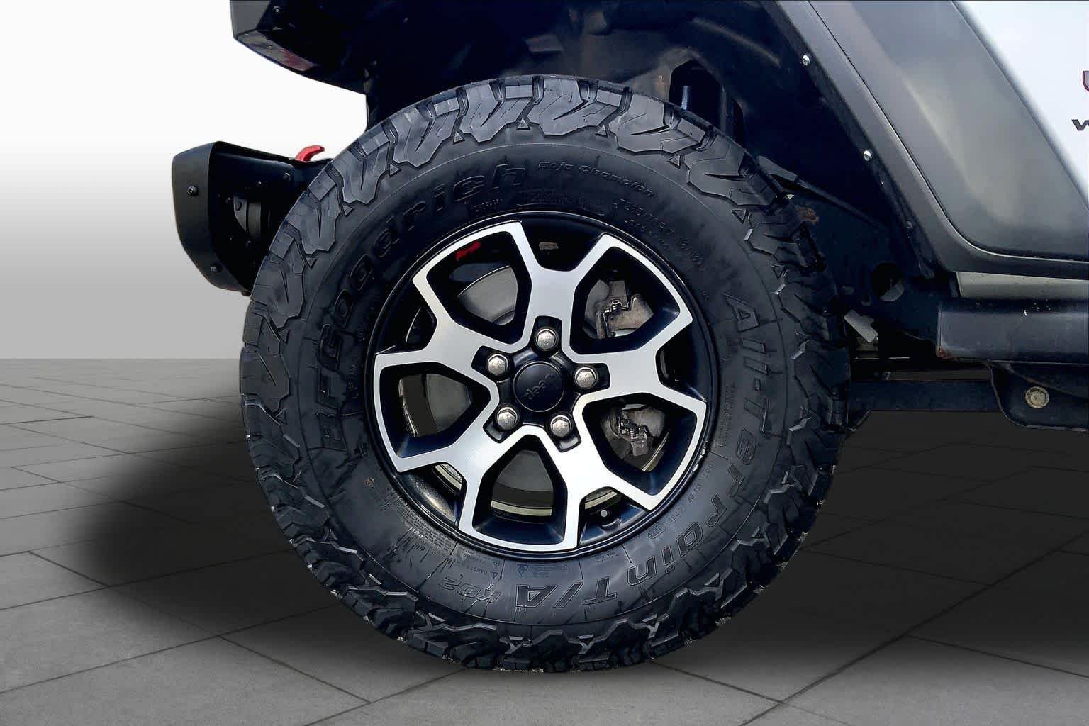 Used 2023 Silver Zynith Clearcoat Jeep Rubicon image 10