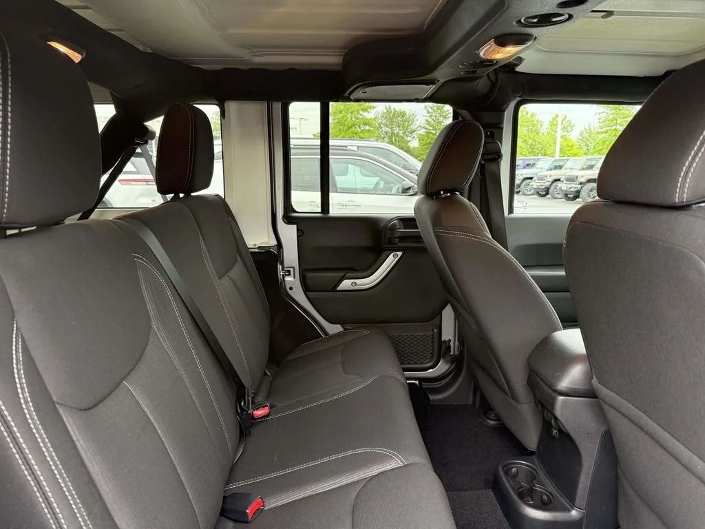 Used 2016 Silver Jeep Unlimited Rubicon image 17