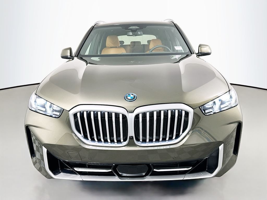 New 2026 Manhattan Green Metallic BMW xDrive50e image 2