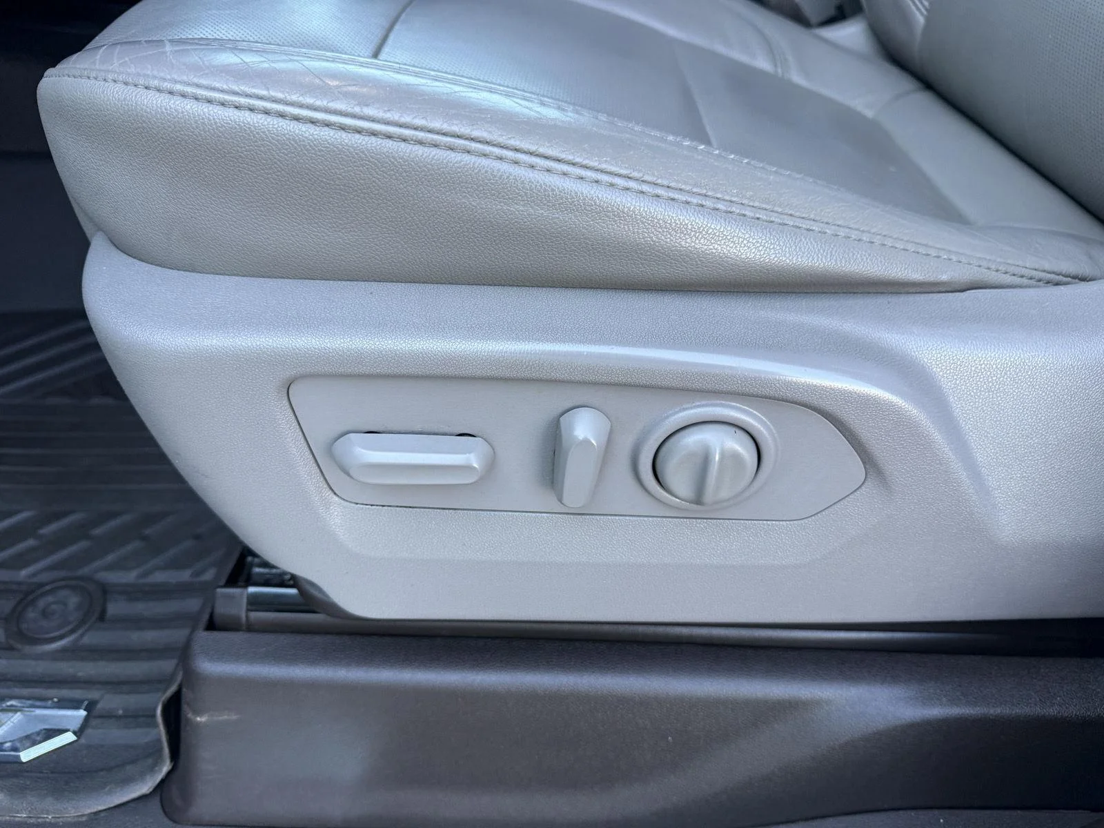 Used 2020 Shadow Gray Metallic Chevrolet LTZ image 9