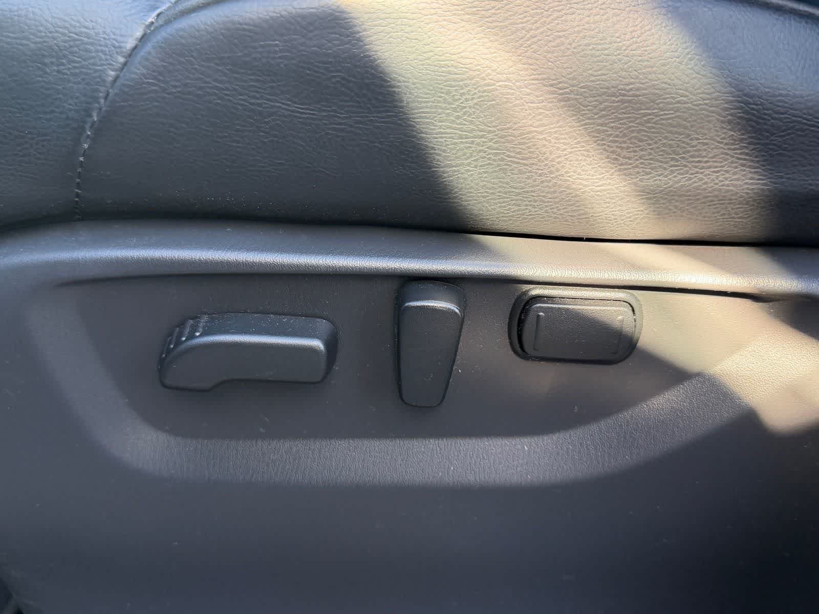 Used 2024 Aspen White Tricoat Nissan SL image 6