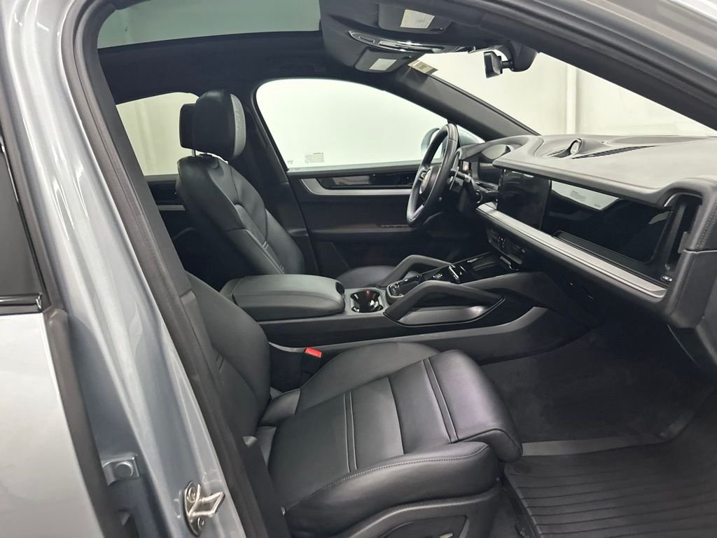 Used 2024  Porsche Base image 28