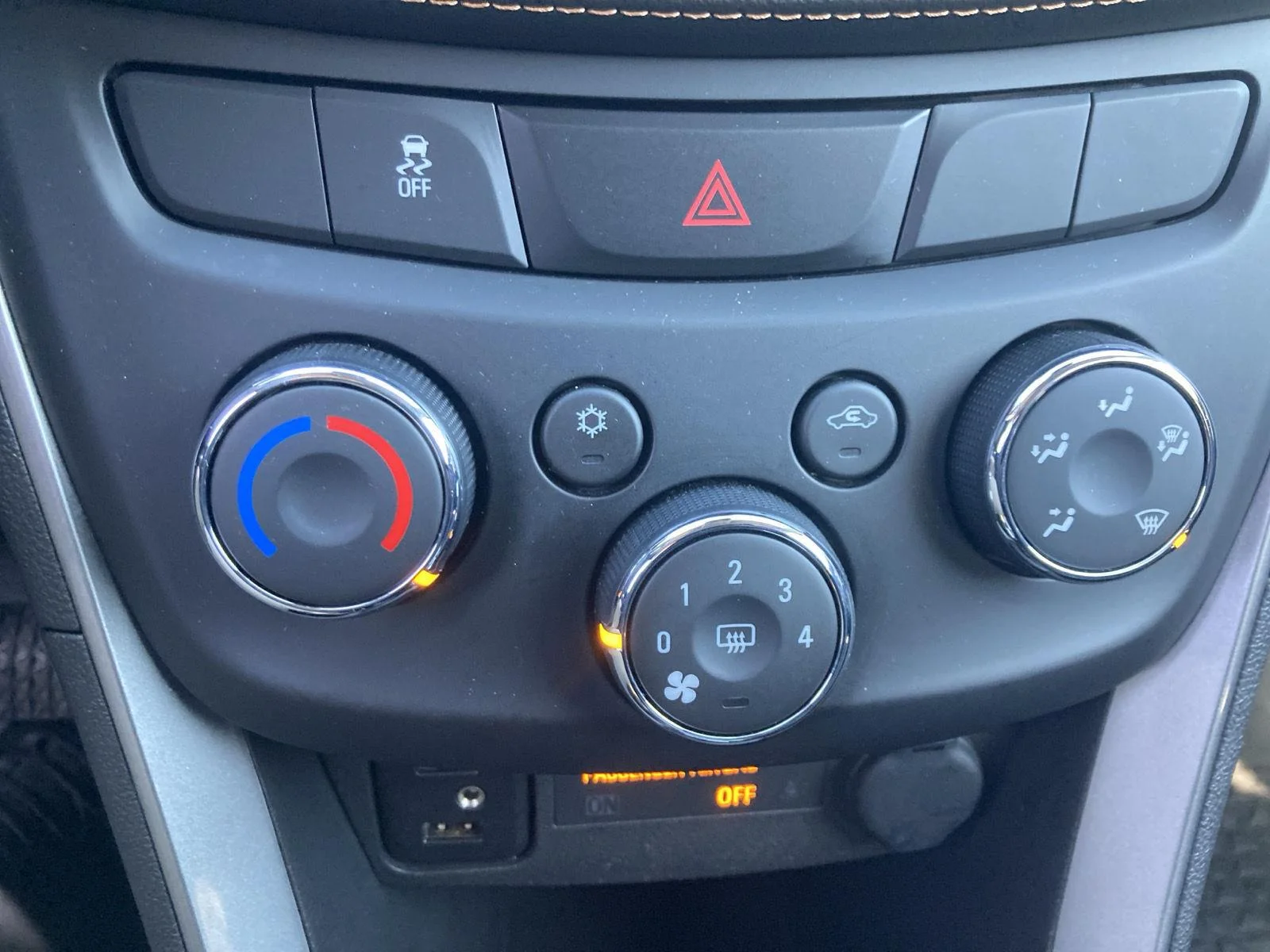 Used 2018 Silver Ice Metallic Chevrolet LT image 19