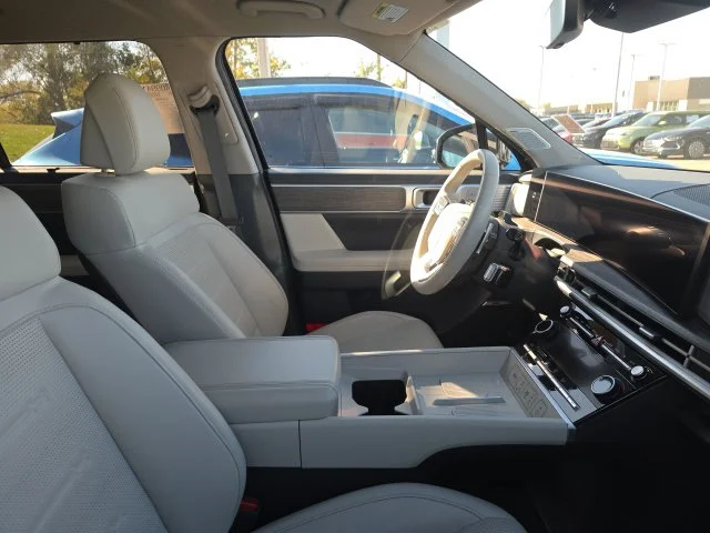 Used 2024 Black Hyundai Limited image 4