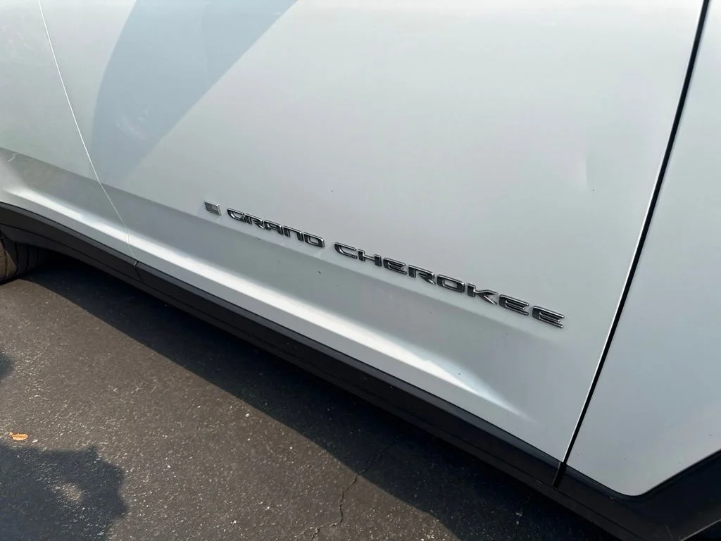 Used 2021 White Jeep Laredo image 18