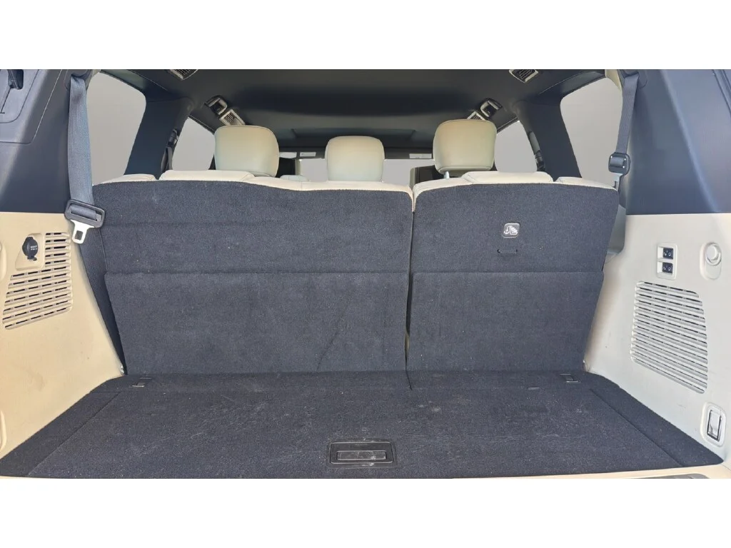 Used 2023 Moonstone White INFINITI Sensory image 8