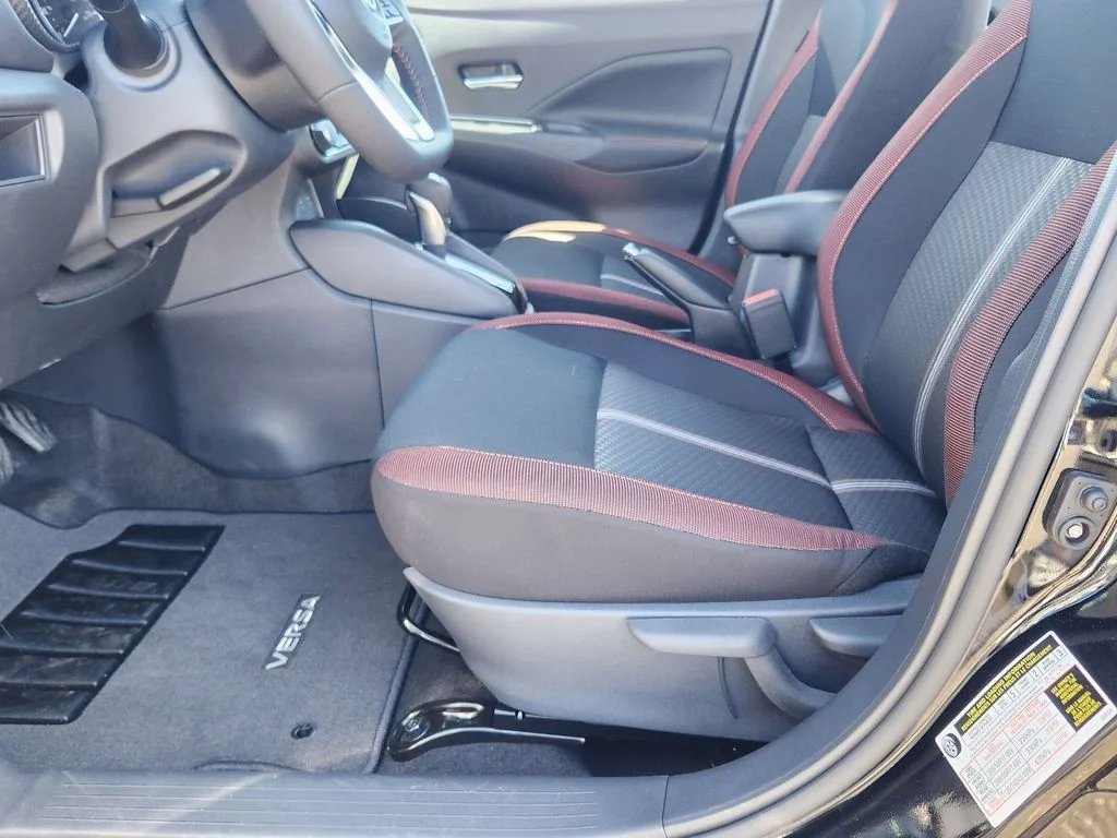 2025 Nissan Versa Sedan SR - Photo 13