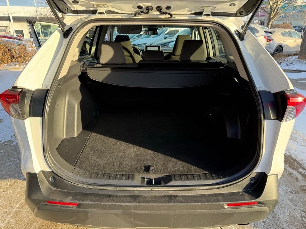 2023 Toyota RAV4 XLE - Photo 26