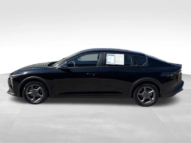 Used 2025 Black Kia LXS image 4