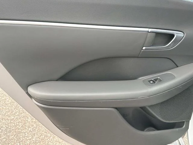Certified Used 2022  Hyundai SEL Plus image 12