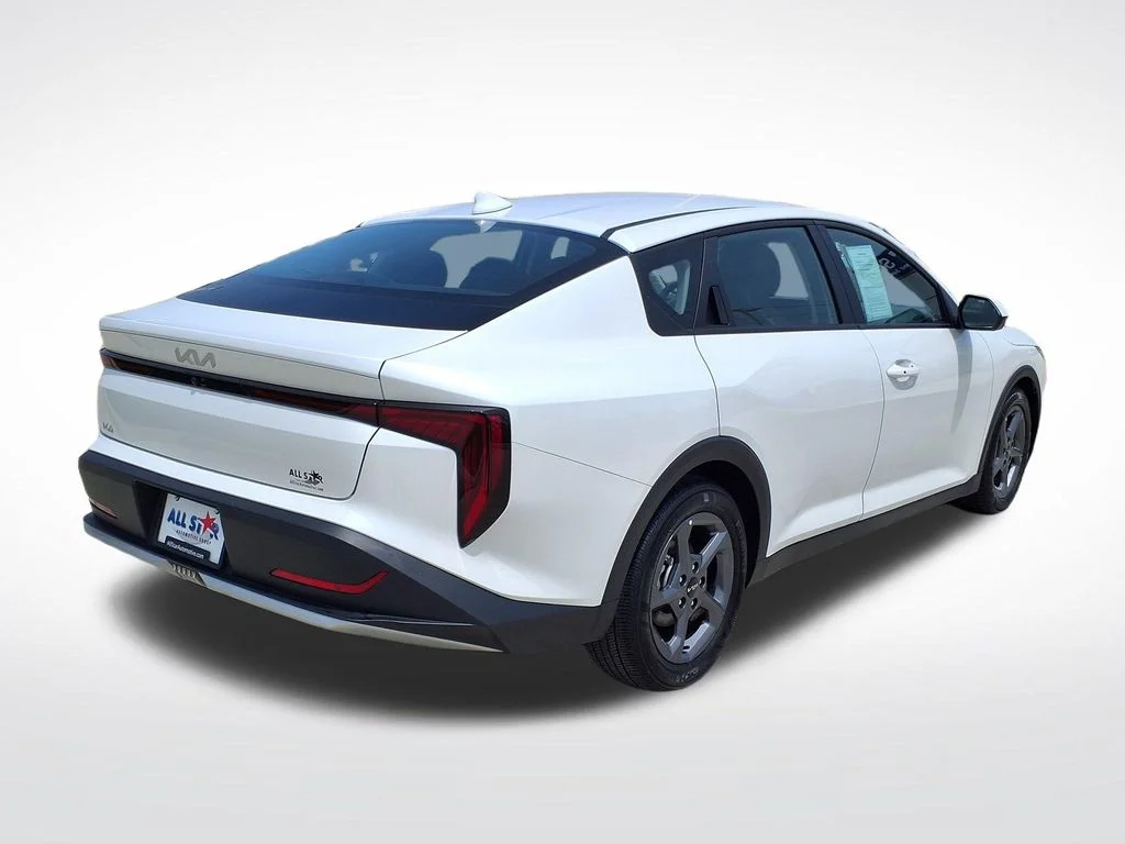 Used 2025 White Kia LXS image 9