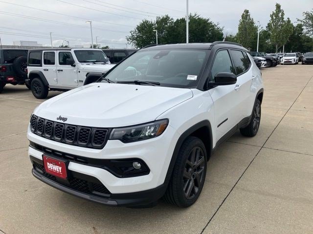 New 2026 Bright White Clear-Coat Exterior Paint Jeep Limited Altitude image 3