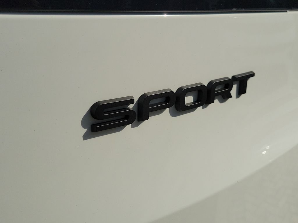New 2026 Fuji White LAND ROVER Dynamic SE image 10