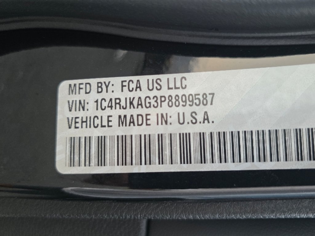 Certified Used 2023 Diamond Black Crystal Pearl Coat Jeep Altitude X image 37