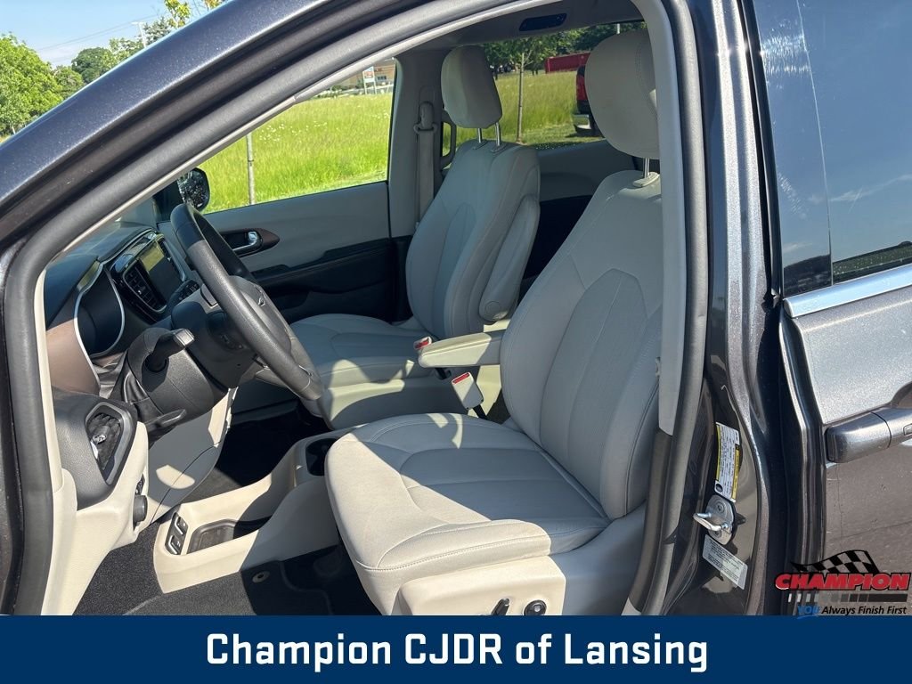 Used 2017 Gray Chrysler Touring image 13