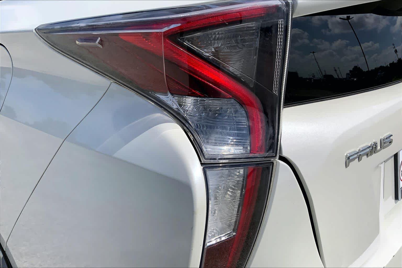Used 2017 Blizzard Pearl Toyota Four image 28