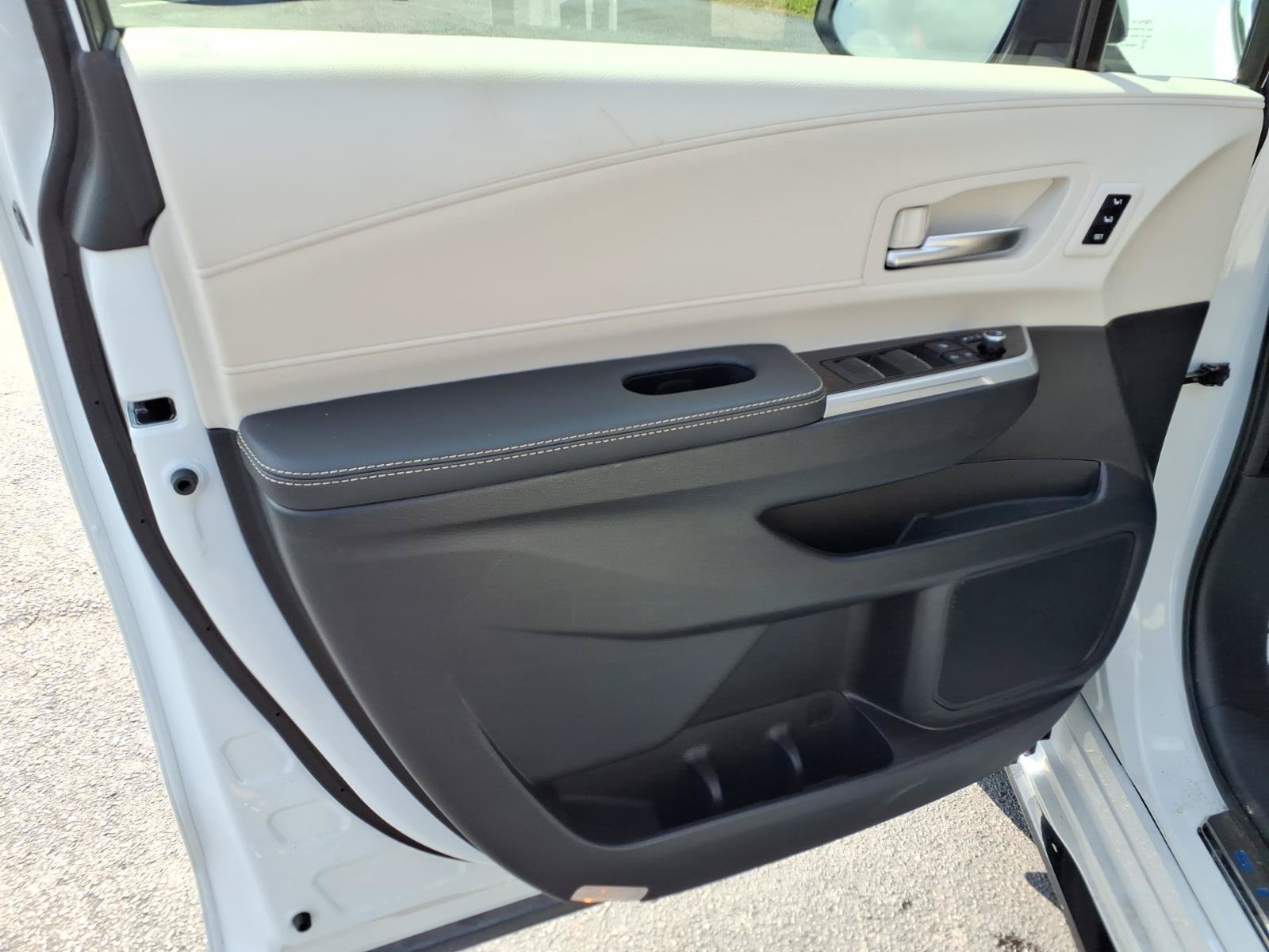 Used 2026 Wind Chill Pearl Toyota Limited image 19