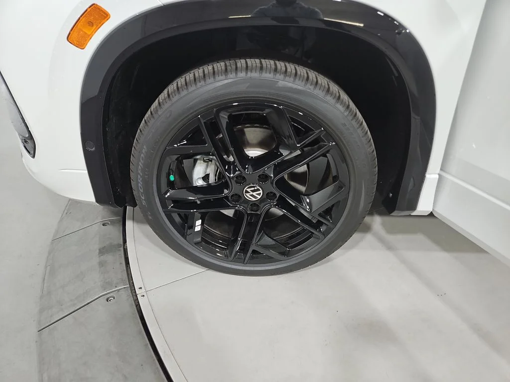 New 2026 White Volkswagen 2.0T SE R-Line Black image 25