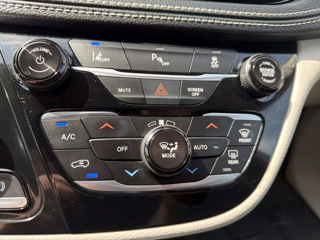 Used 2023 White Chrysler Touring L image 17