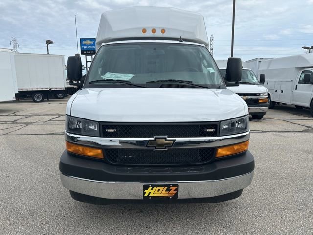 New 2025 Summit White Chevrolet 1WT image 3