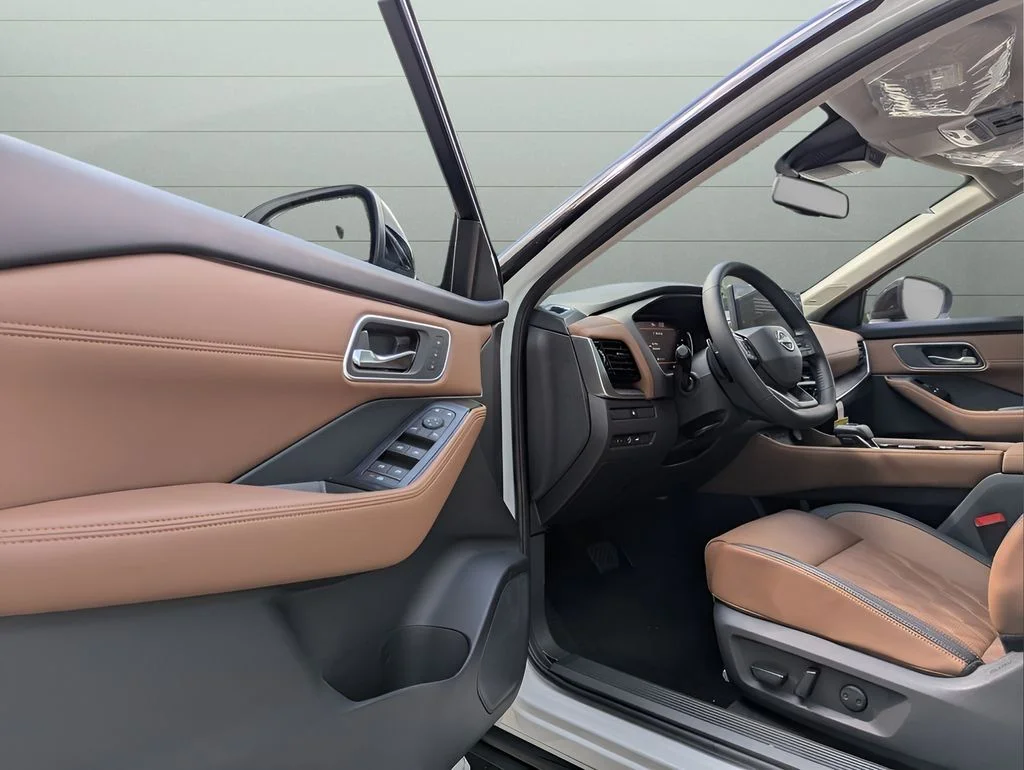 New 2026 White Nissan Platinum image 9