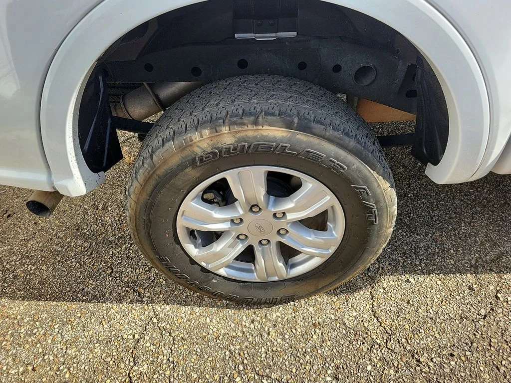 Used 2023 Oxford White Ford XLT image 5