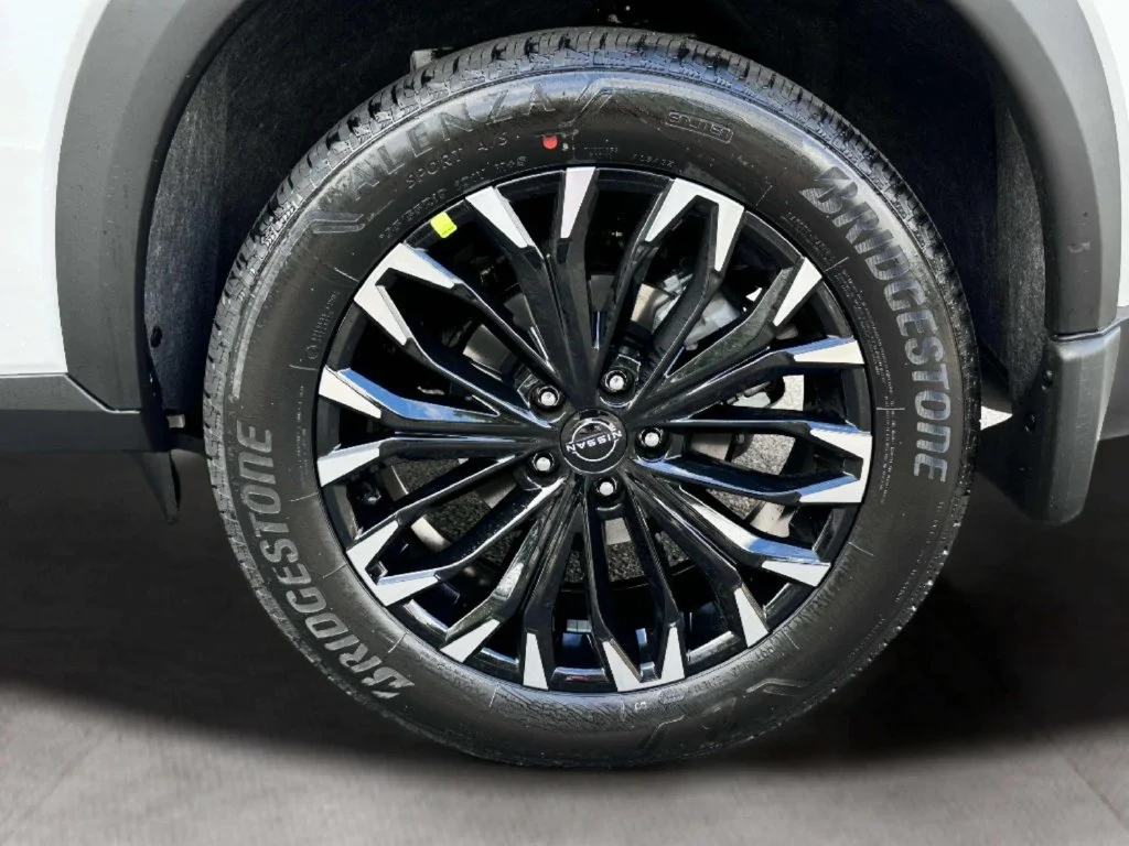 New 2026 Everest White Pearl Tricoat Nissan Dark Armor image 9