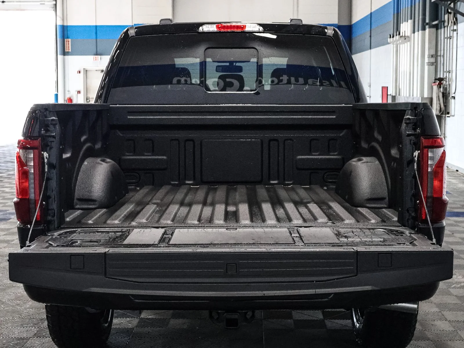 New 2026 Agate Black Metallic Ford XLT image 18