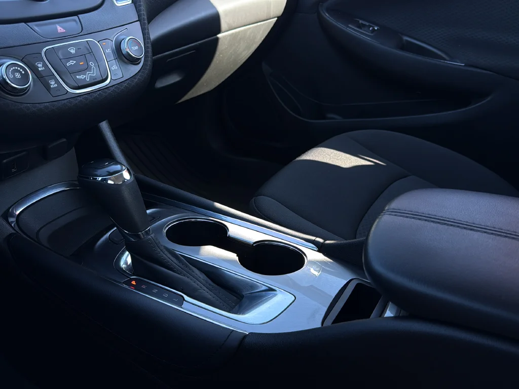 Used 2018 Blue Velvet Metallic Chevrolet LT image 14