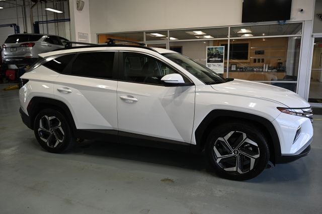 Used 2023 White Hyundai SEL image 4