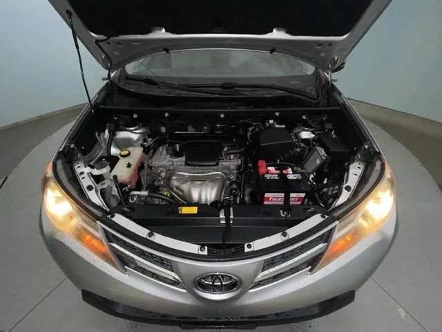 Used 2014 Silver Toyota XLE image 25